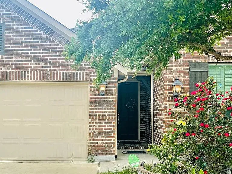 616 Garner Park Dr — Photo 2