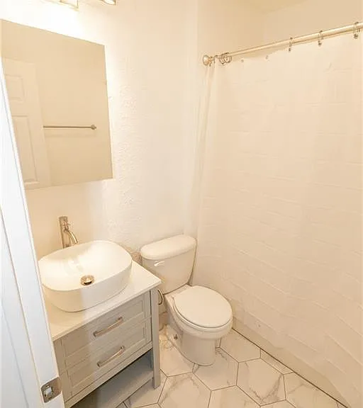 10604 Lanshire Dr #B — Photo 10