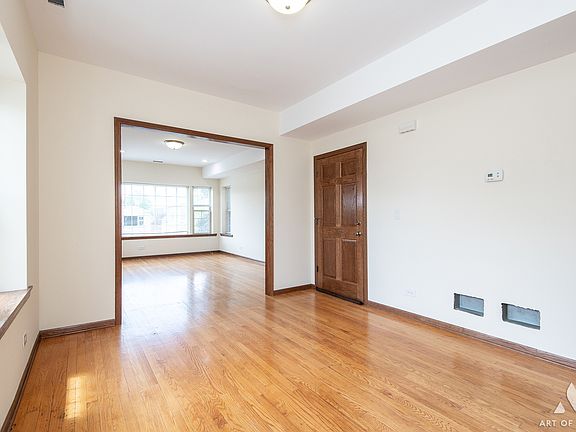 4th image of 3301 N Kilbourn Ave Unit 2
