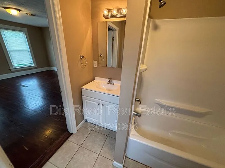 411 Millikin St — Photo 31
