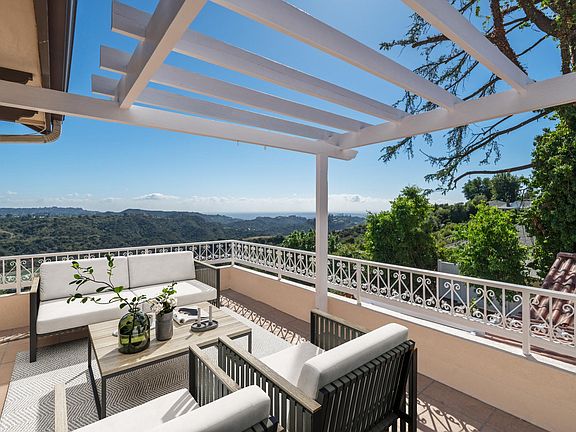 Breathtaking Views: Serene Balcony Retreat