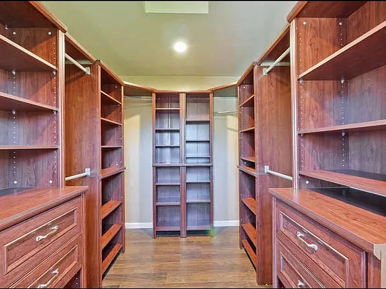 501 Bradley Ave — Photo 22