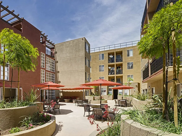 Huntington Plaza Senior Apartments — Photo 5