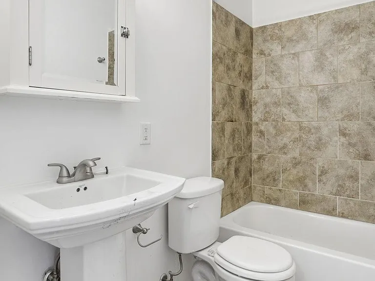 2740 Pleasant Ave #204 — Photo 13