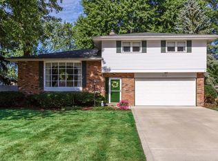 7110 Hoover Dr, Mentor, OH 44060