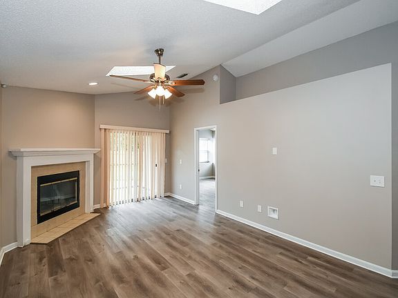 4th image of 8790 Townsquare Dr S