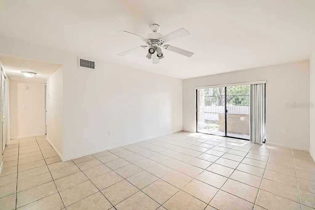 5321 Vineland Rd — Photo 3