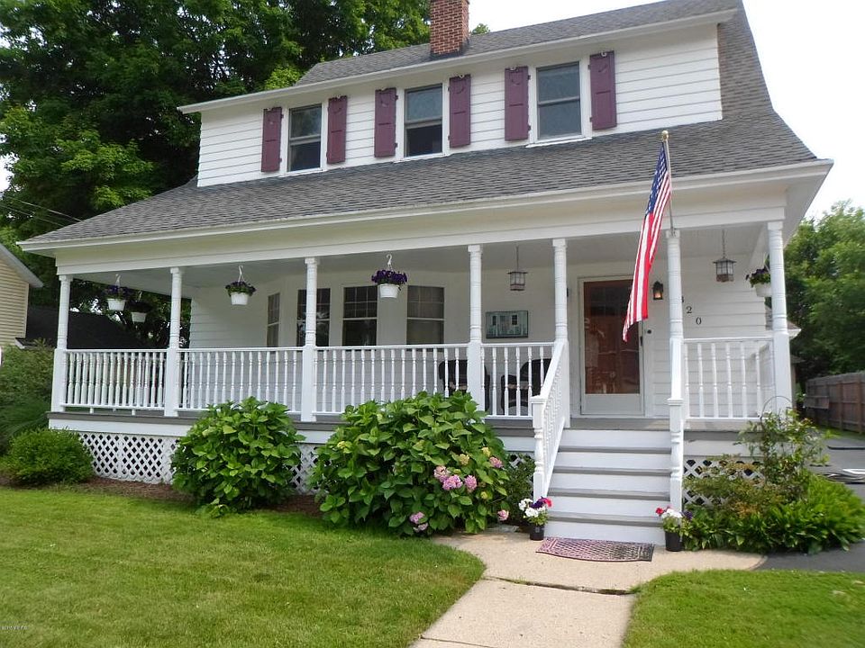 1st image of 320 Emmons St SE
