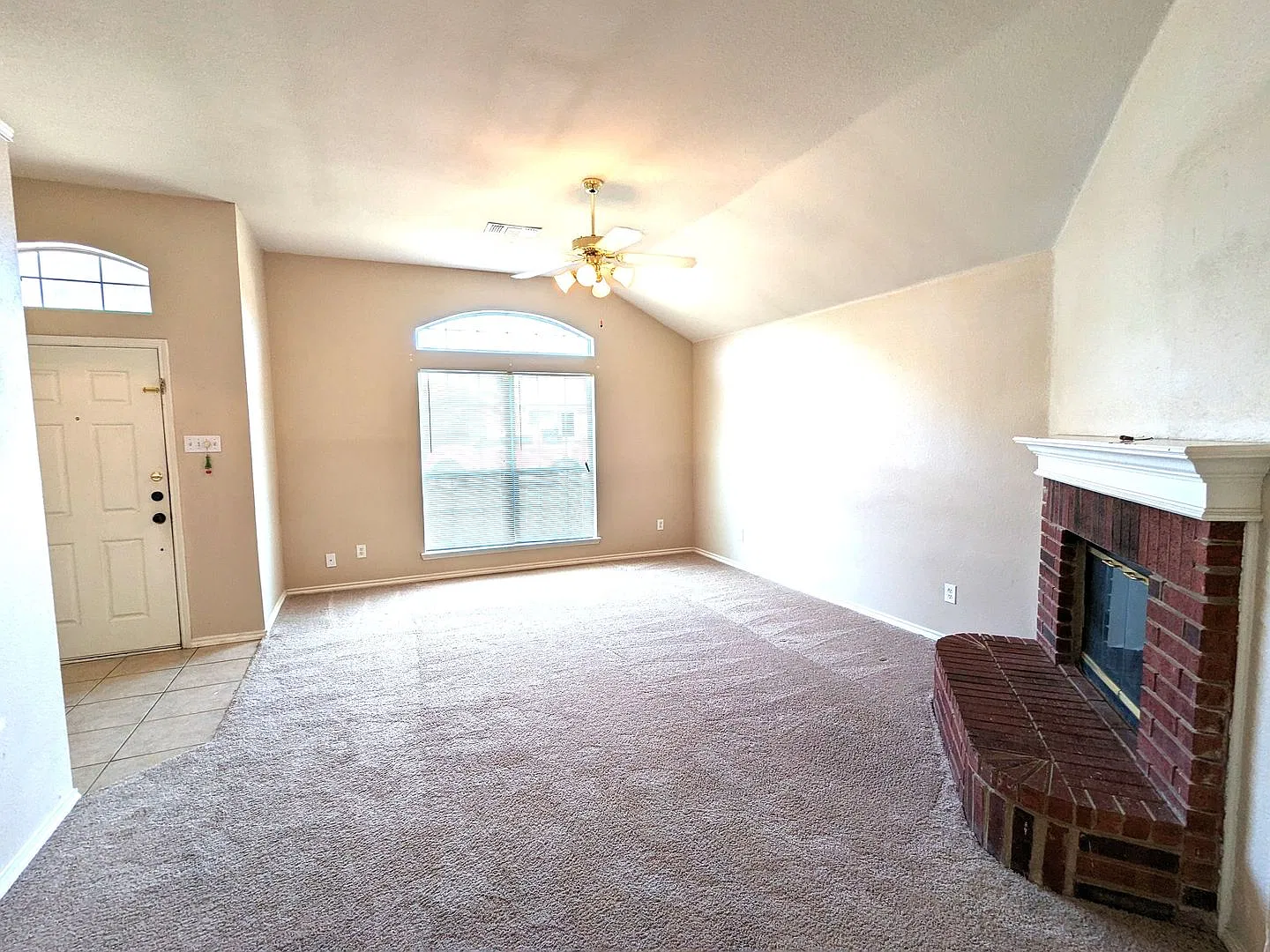 3 Bedroom in Mansfield — Photo 3