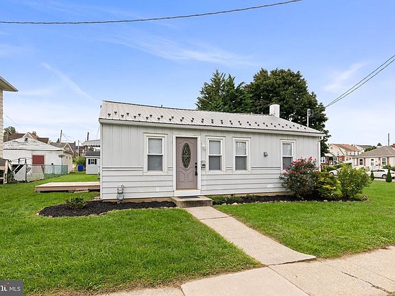 3rd image of 1212 E Prospect St