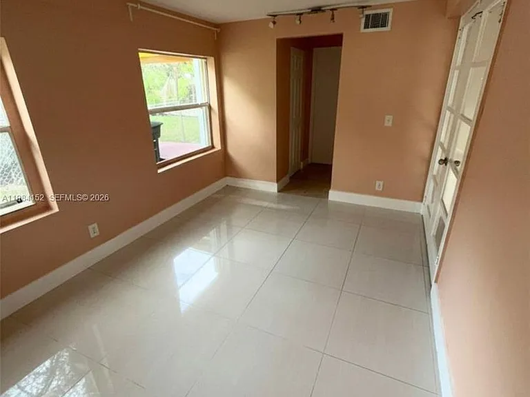 14215 NE 9th Ave #14215 — Photo 8