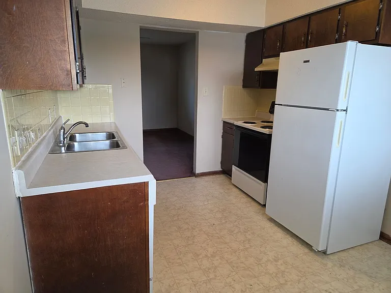 922 W Texas Ave — Photo 5