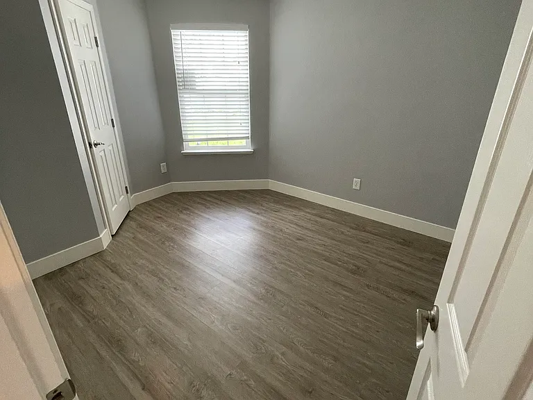 9361 Castleview Dr — Photo 25