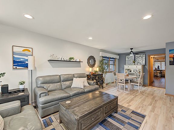 4th image of 10712 S Avenue B