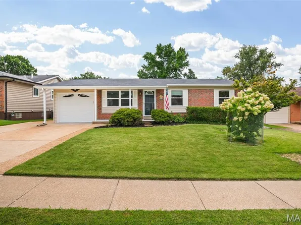 11824 Welcome Dr, Maryland Heights, MO 63043