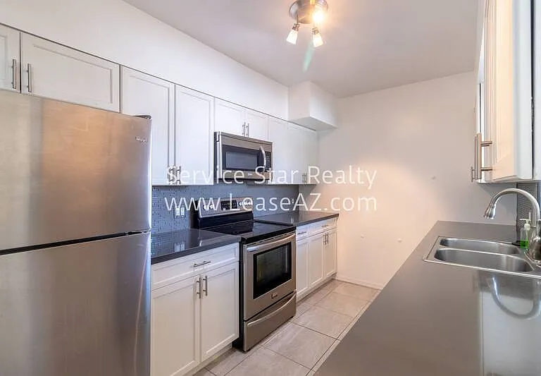 102 W Maryland Ave #D2 — Photo 3