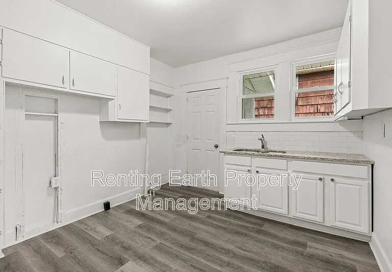 1724 30th St — Photo 15