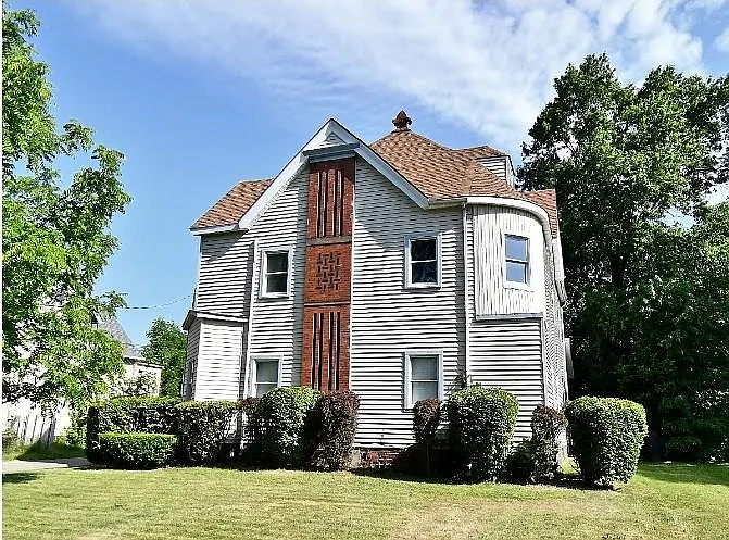 444 Belmont St NW #4
