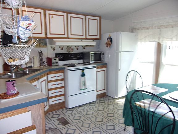 5th image of 451 Carnation Dr #451