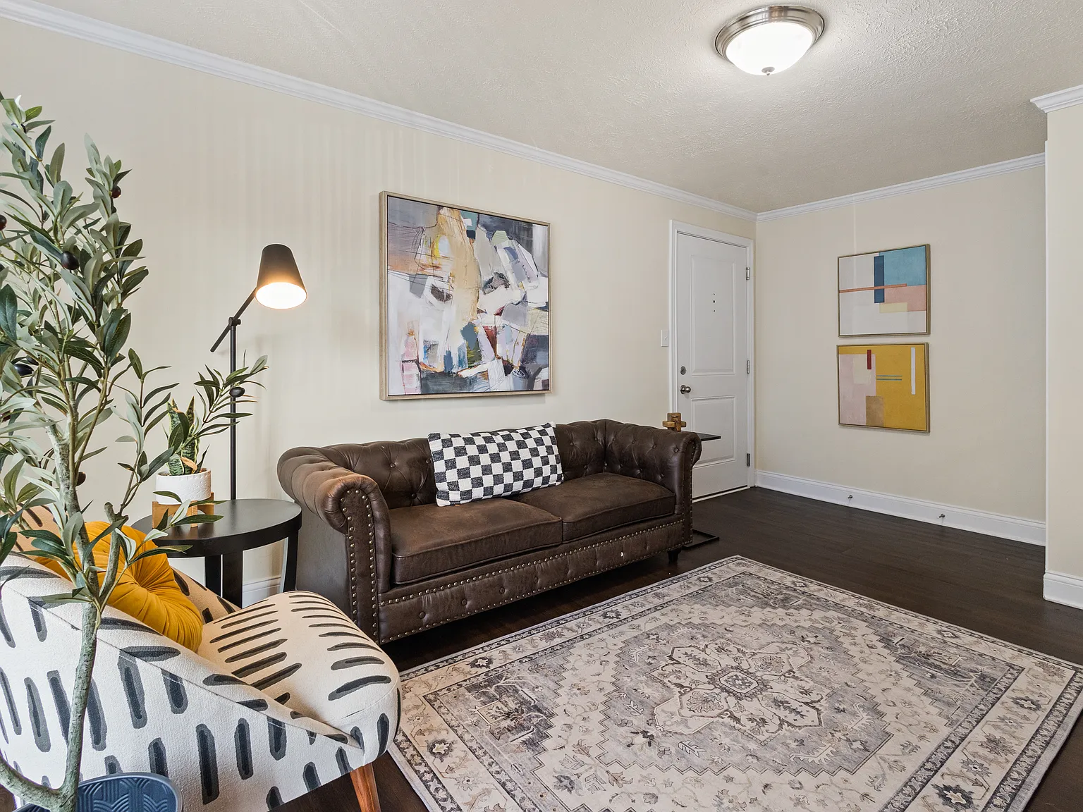 Indiana Flats and Townhomes — Photo 3