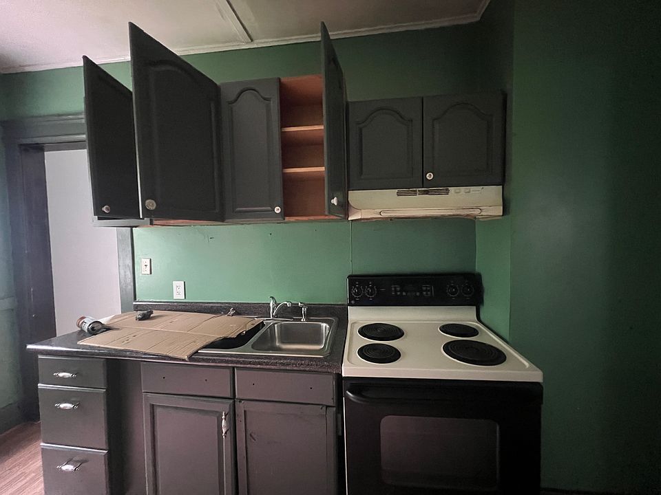 1st image of 210 Rich St #210