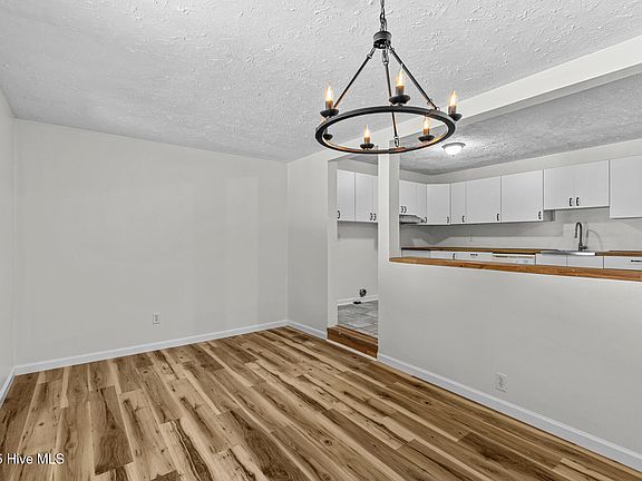 3rd image of 1121 River Street