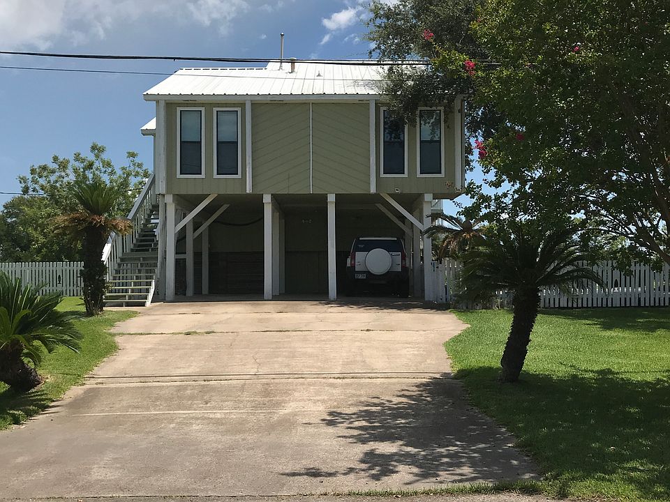 1st image of 204 Yaupon Dr