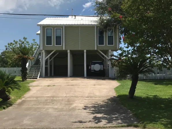 204 Yaupon Dr, Baytown, TX 77520