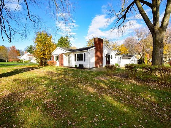 2nd image of 8 Hotchkiss Cir