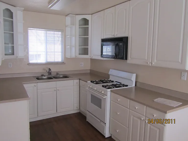 606 Frieda Dr — Photo 5