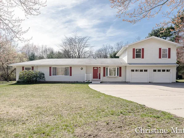 5715 Lamos Rd, Whitehall, MI 49461