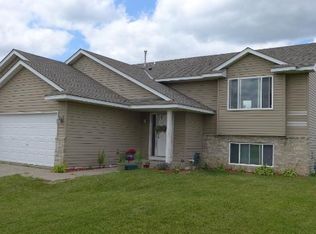432 Overlook Dr, Ellsworth, WI 54011
