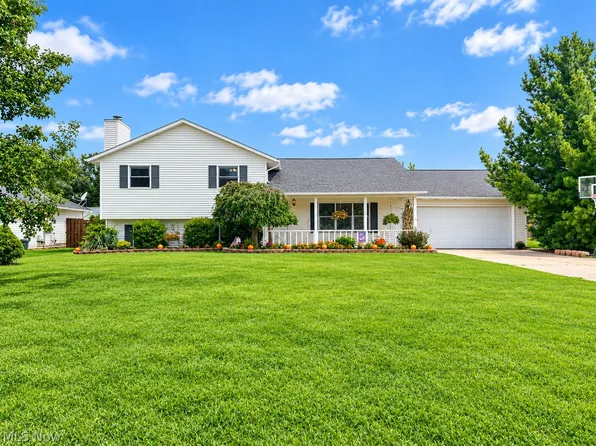 442 Berry Ridge Dr, Amherst, OH 44001