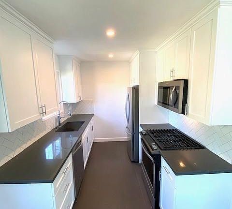 4th image of 1143 N Formosa Ave APT 9