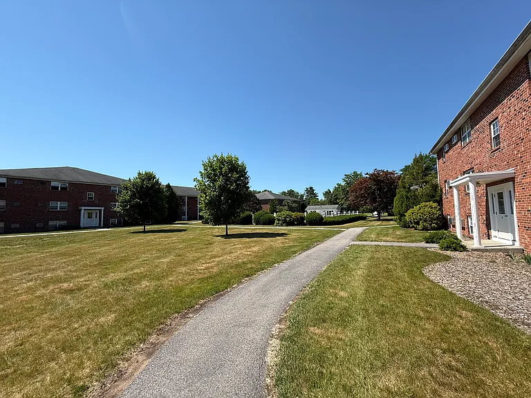 89 Pleasant St #D11 — Photo 12