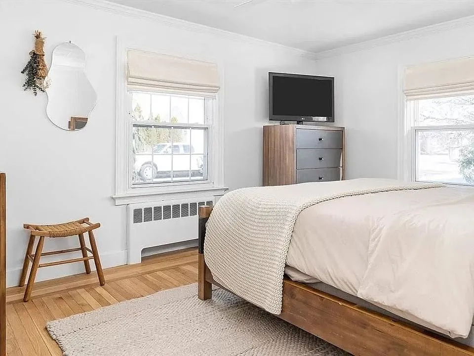 2 bed, 888 sqft, $3,600 — Photo 3