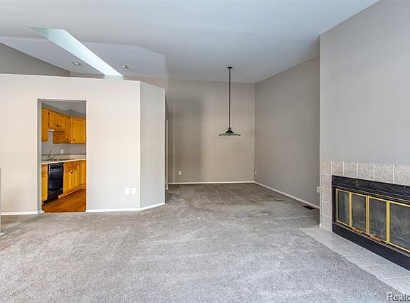 5th image of 38856 Country Cir #1