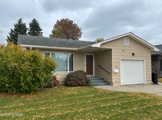 718 McHugh Ave, Grafton, ND 58237