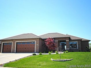 215 Silvertree Dr, Chatham, IL 62629