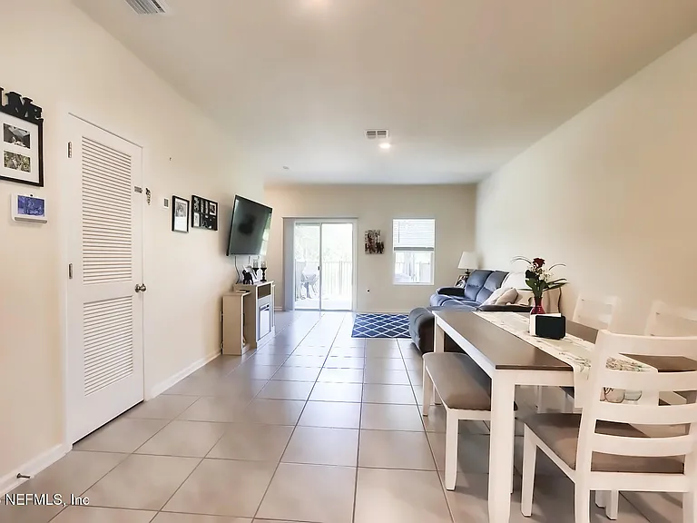 85 Temple Dr — Photo 6