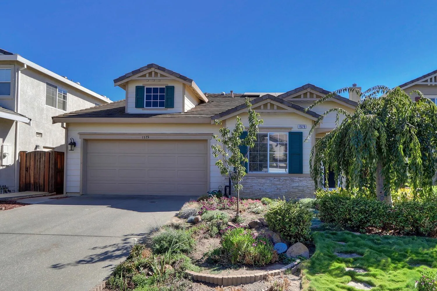 1579 Pinnacles Pl photo 1