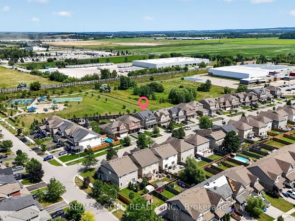 11 Jones St, New Tecumseth, ON L9R 0C1