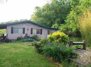 70 Mallie St, Reedy, WV 25270