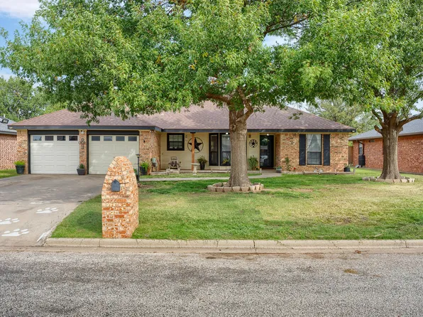 2408 Magan St, Plainview, TX 79072
