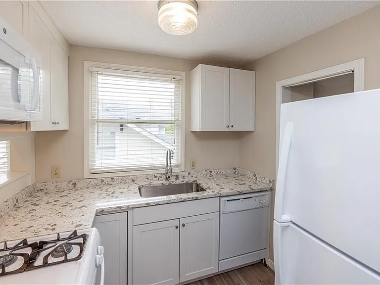 897 Argonne Ave NE #4 — Photo 13
