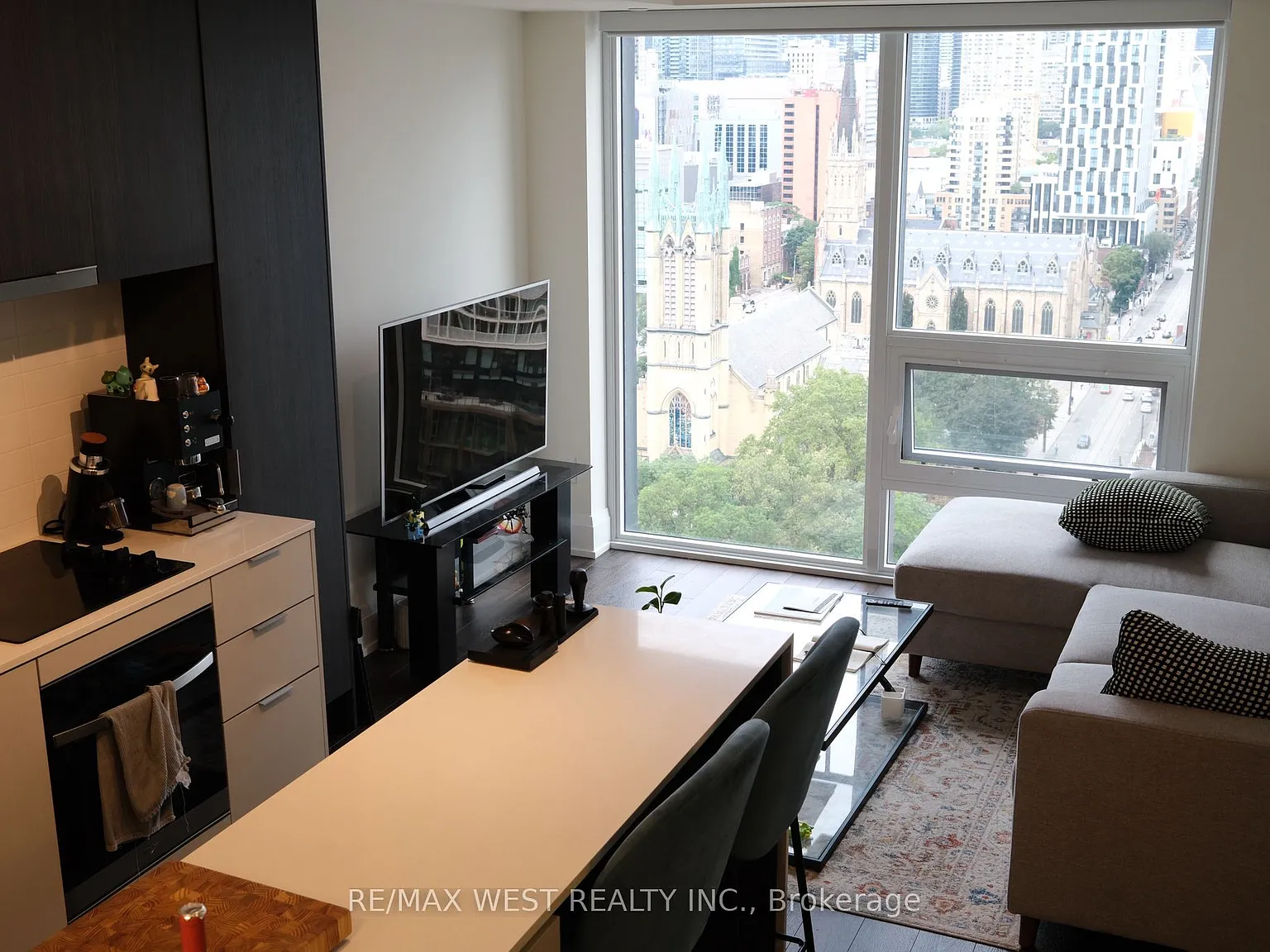 3 bed, $3,299 — Photo 1
