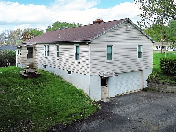 3rd image of 1389 Eastview Dr