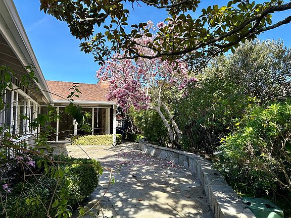 3rd image of 531 W Hillsdale Blvd