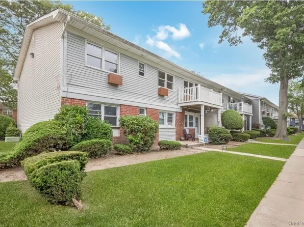 7A Hemlock Drive #65, Bay Shore, NY 11706
