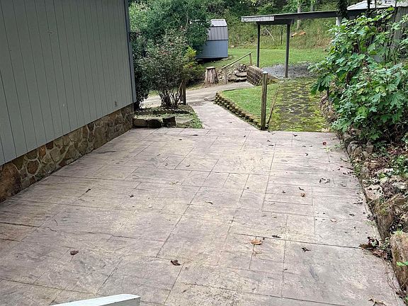 5th image of 208 Earl Roberts Rd